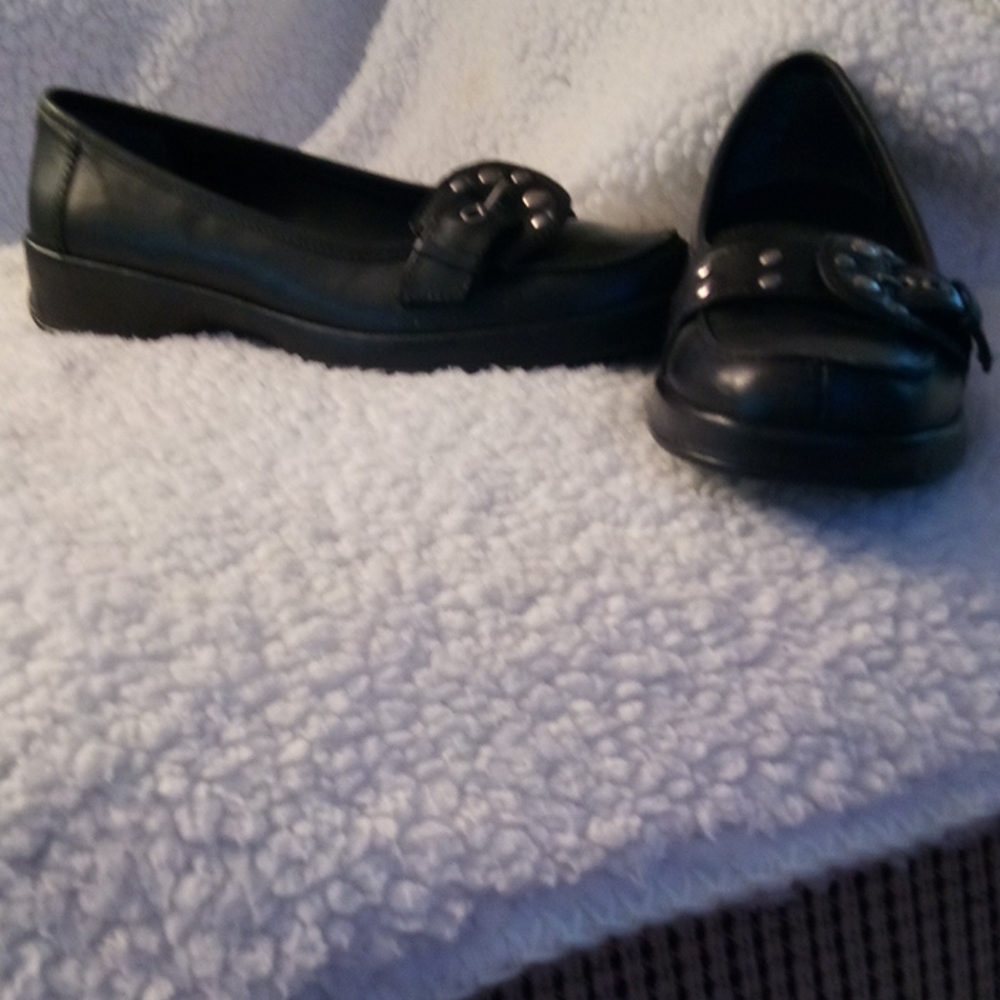 #22 black leather loafers with buckle
